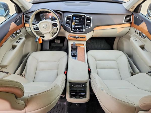 2022 VOLVO XC90
