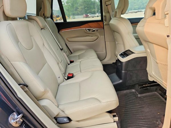 2022 VOLVO XC90
