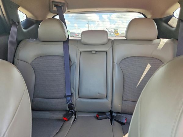 2015 HYUNDAI TUCSON GLS (Middle)