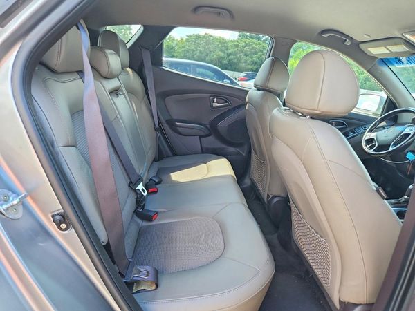 2015 HYUNDAI TUCSON GLS (Middle)