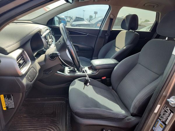 2016 KIA SORENTO L / LX