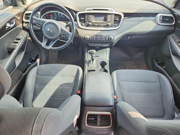 2016 KIA SORENTO L / LX