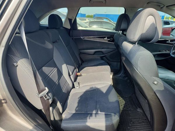 2016 KIA SORENTO L / LX