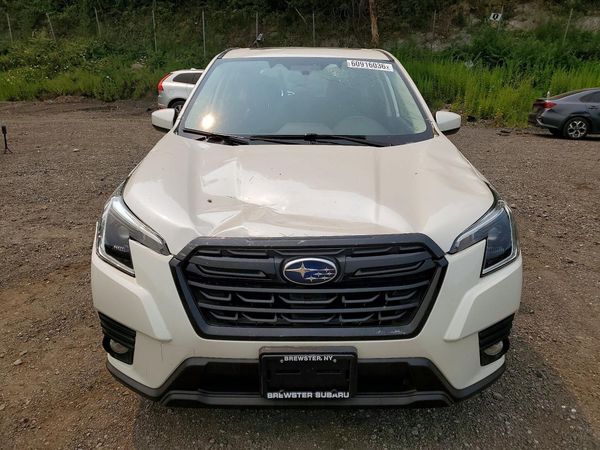2022 SUBARU FORESTER
