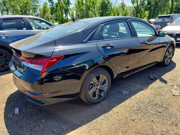 2022 HYUNDAI ELANTRA