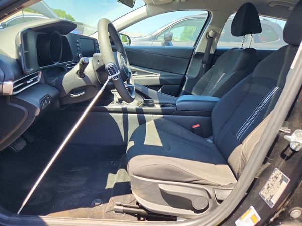 2022 HYUNDAI ELANTRA