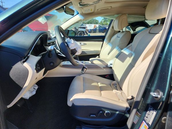 2023 GENESIS GV70