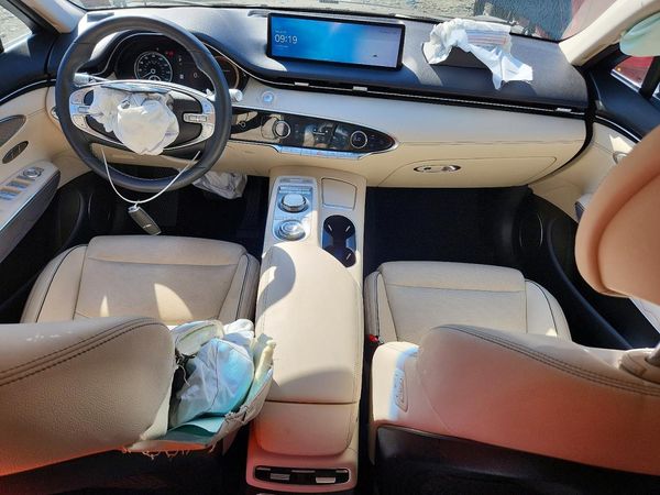 2023 GENESIS GV70