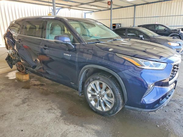 2021 TOYOTA HIGHLANDER Limited — Passenger 3/4