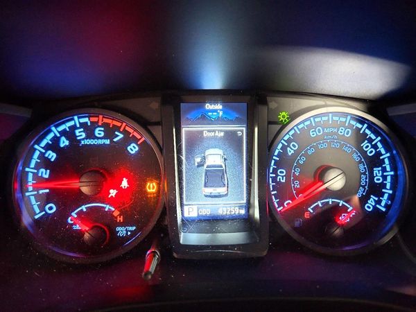 2022 TOYOTA TACOMA SR5