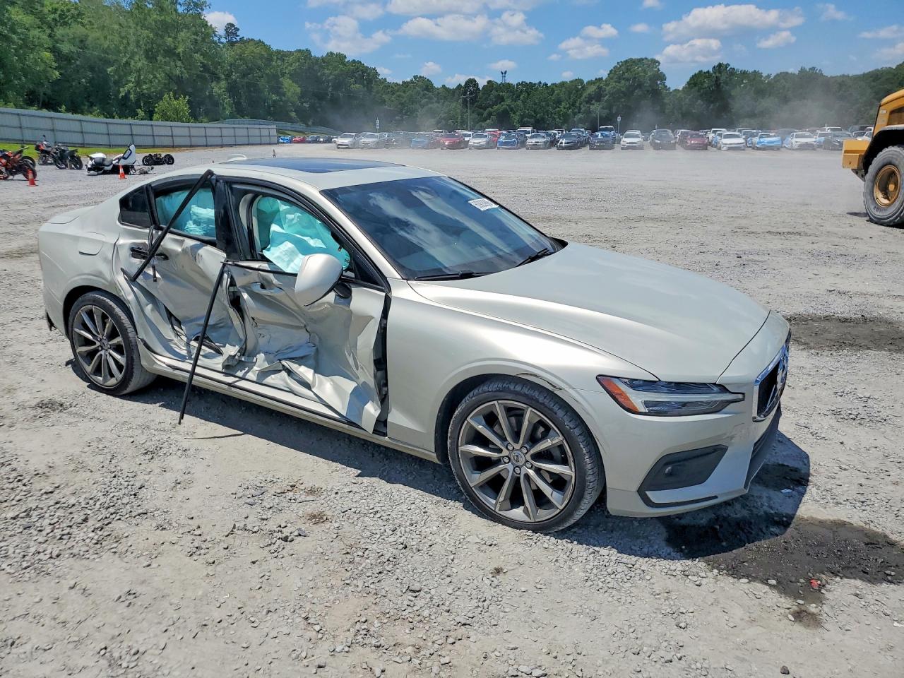 2021 VOLVO S60 Momentum