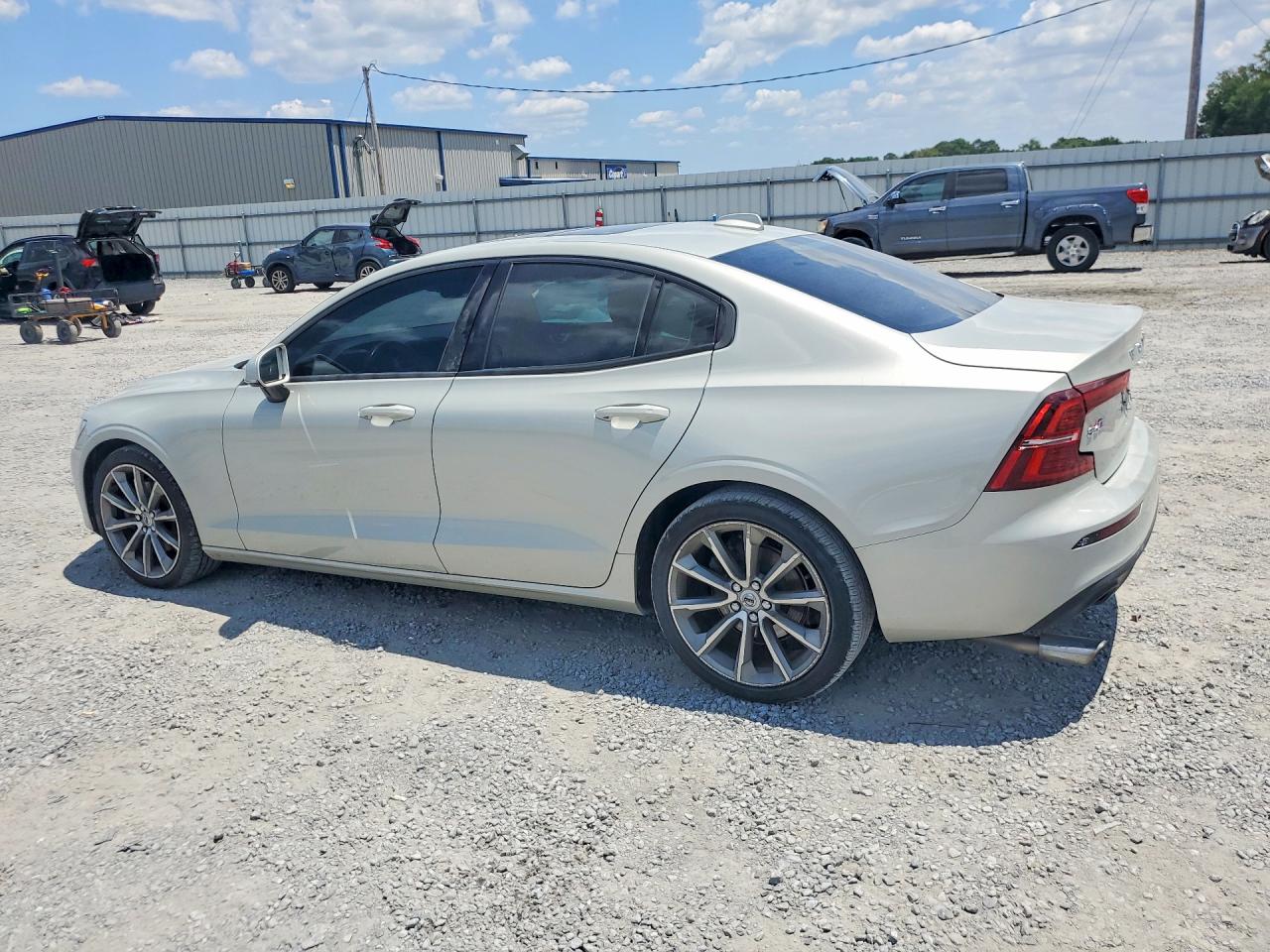 2021 VOLVO S60 Momentum