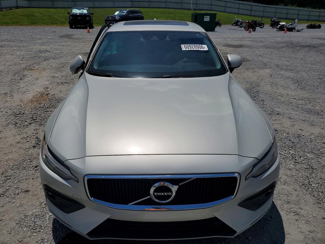 2021 VOLVO S60 Momentum