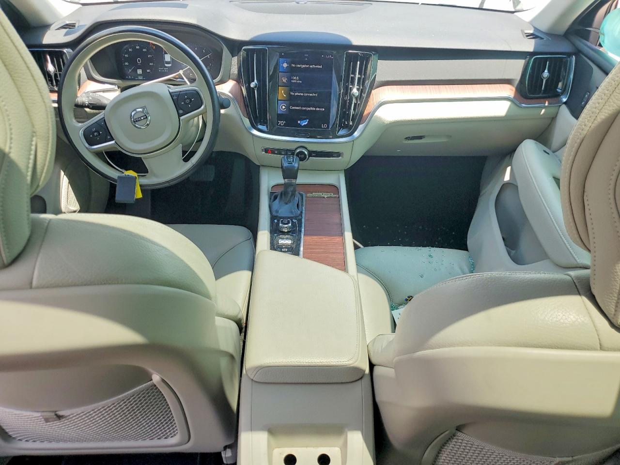 2021 VOLVO S60 Momentum