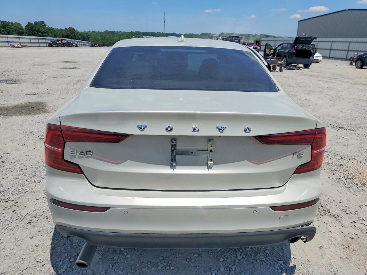 2021 VOLVO S60 Momentum