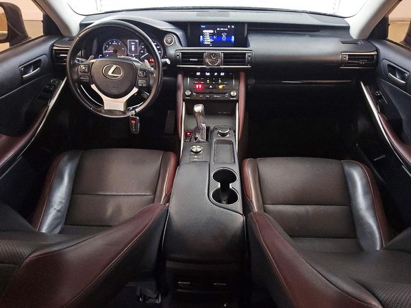 2018 LEXUS IS 300