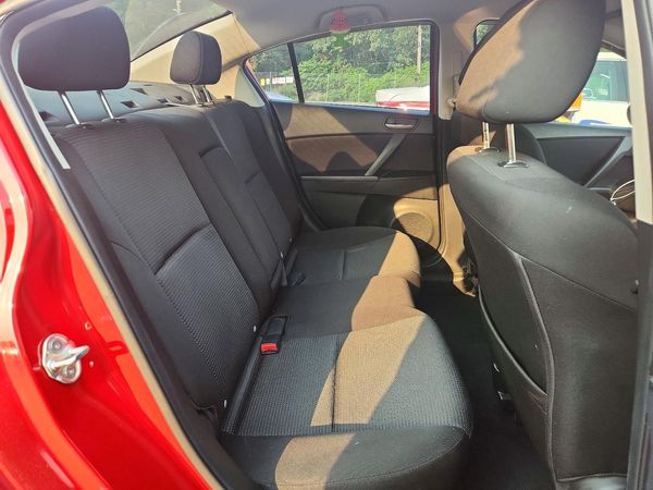 2013 MAZDA 3 Touring/GS
