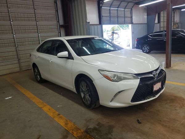 2015 TOYOTA CAMRY — Passenger 3/4