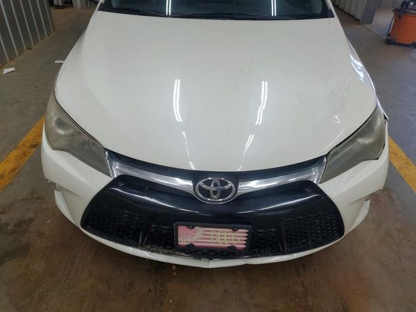 2015 TOYOTA CAMRY — Engine bay