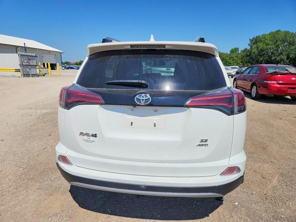 2018 TOYOTA RAV4 SE