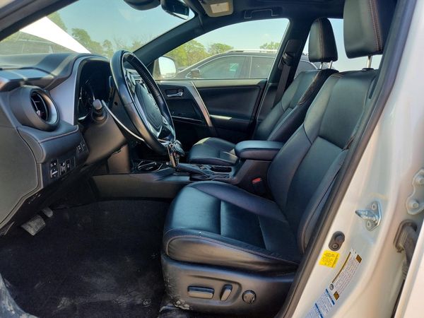 2018 TOYOTA RAV4 SE