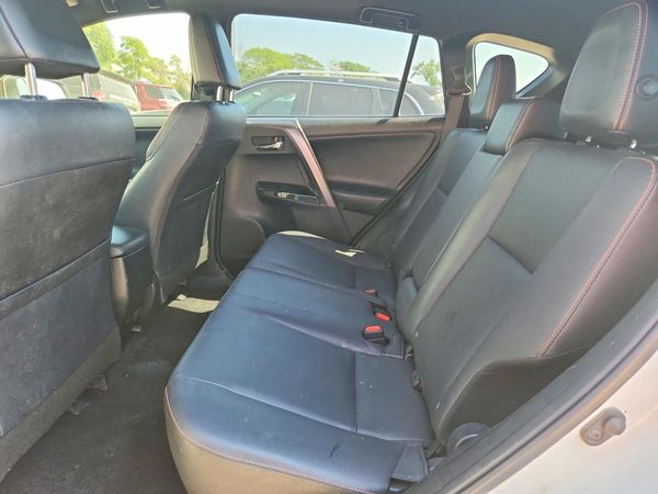 2018 TOYOTA RAV4 SE