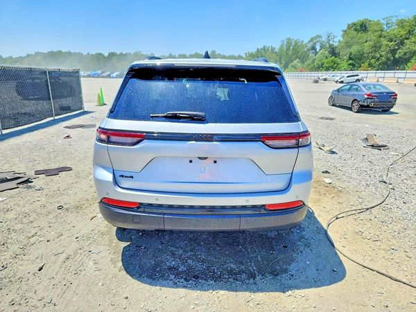 2024 JEEP GRAND CHEROKEE LAREDO 4X4