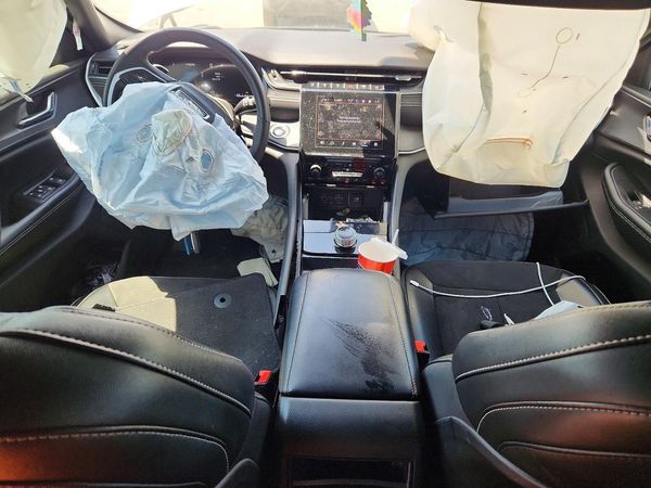 2024 JEEP GRAND CHEROKEE LAREDO 4X4