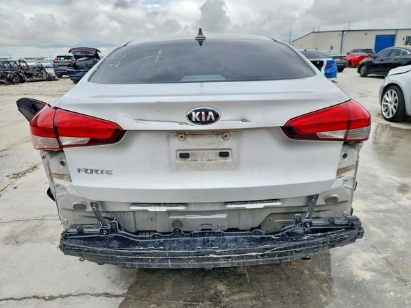 2017 KIA FORTE LX Base