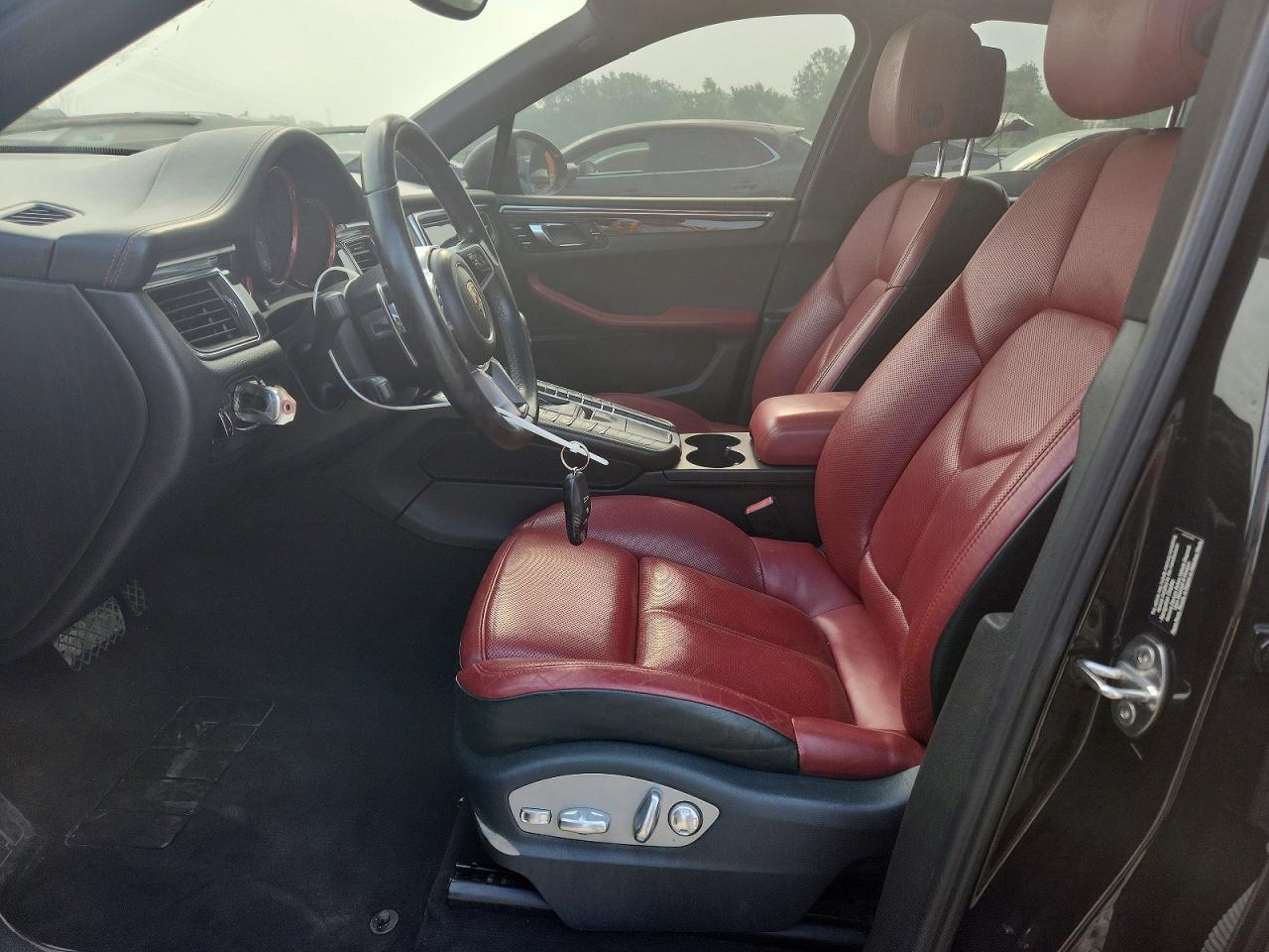 2016 PORSCHE MACAN