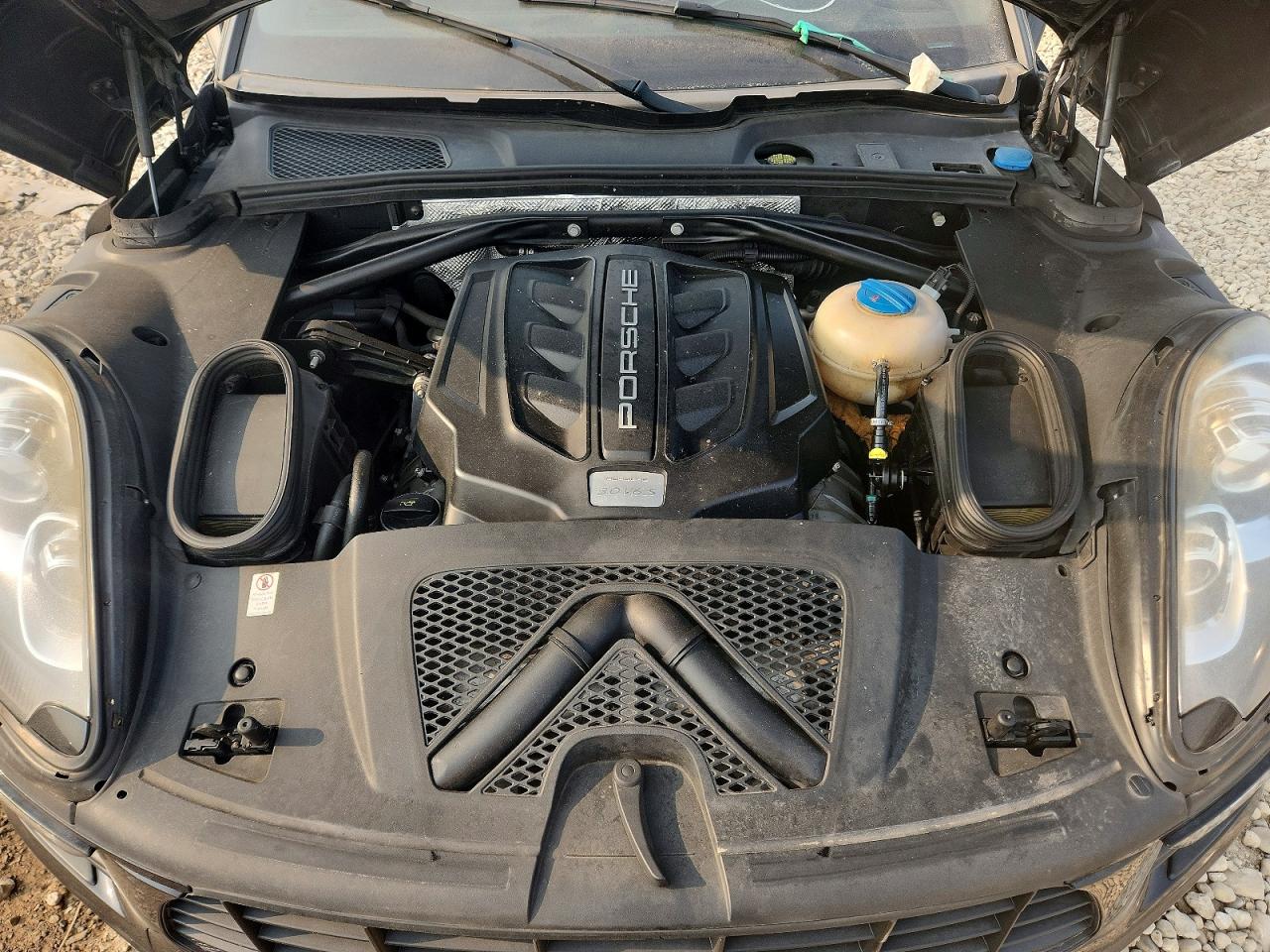 2016 PORSCHE MACAN