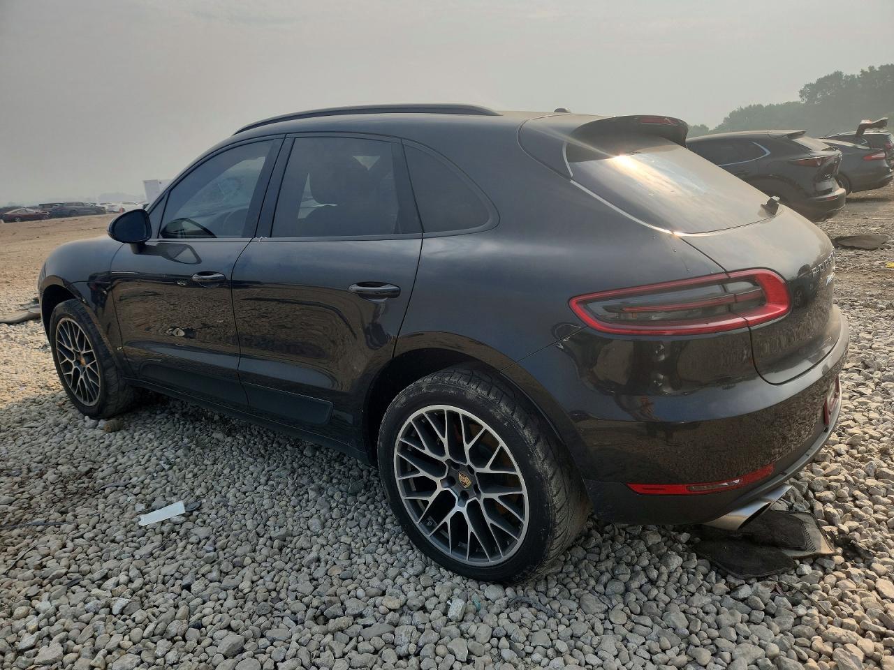 2016 PORSCHE MACAN