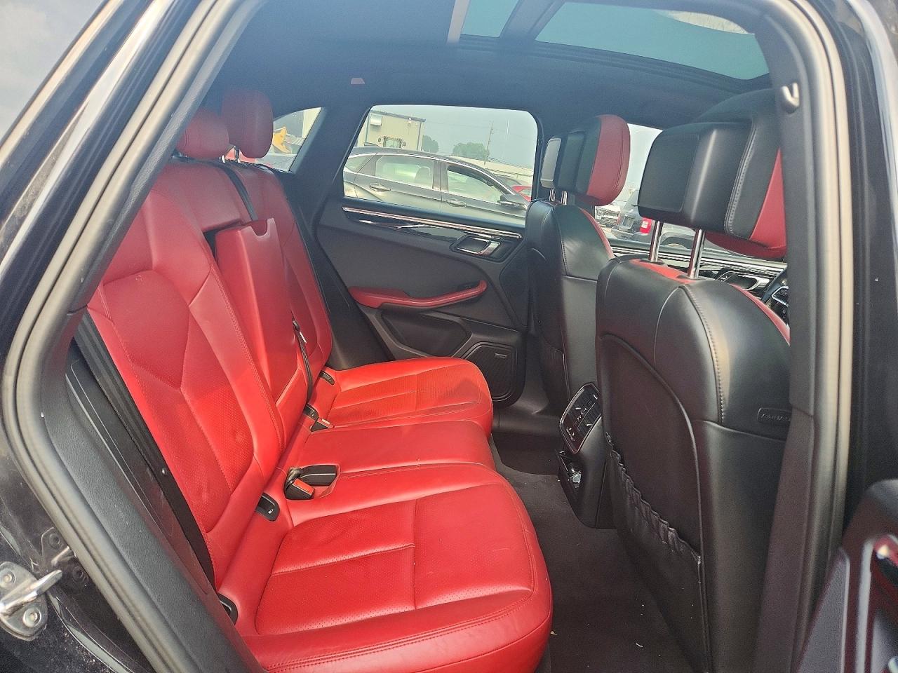 2016 PORSCHE MACAN