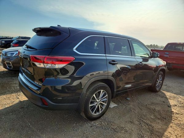 2017 TOYOTA HIGHLANDER SE/XLE