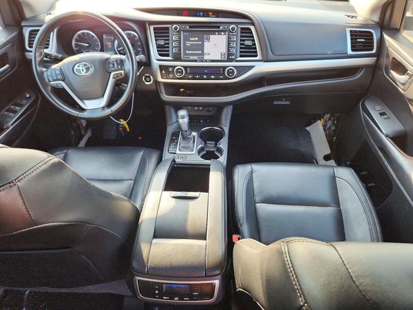 2017 TOYOTA HIGHLANDER SE/XLE
