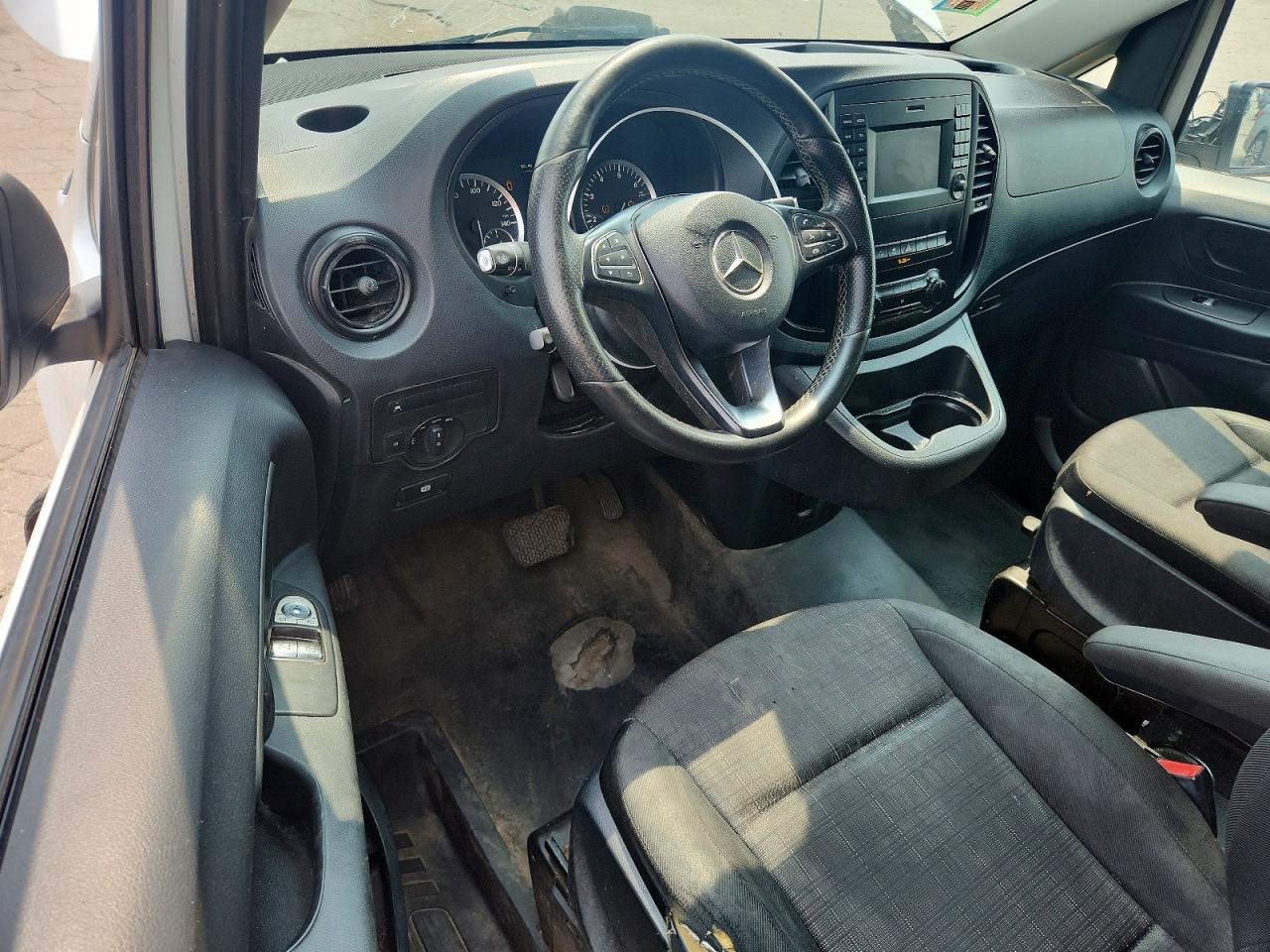 2019 MERCEDES-BENZ METRIS