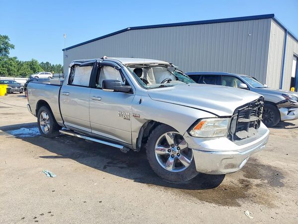 2019 RAM 1500 SLT — Passenger 3/4
