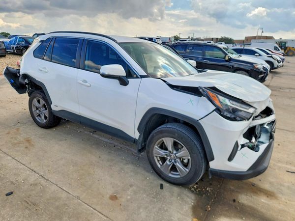 2024 TOYOTA RAV4 XLE
