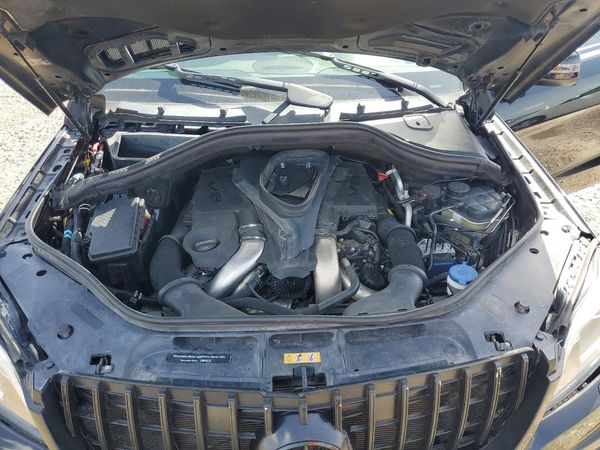 2016 MERCEDES-BENZ GL-CLASS GL550-4M — Engine bay
