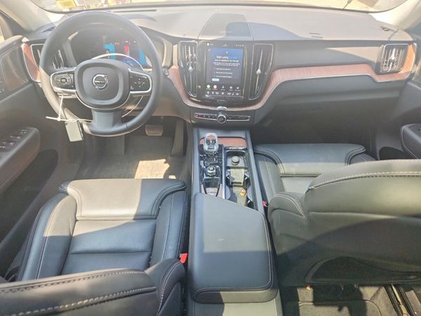 2024 VOLVO XC60
