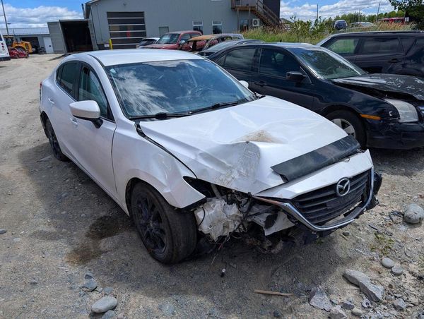 2015 MAZDA 3 Touring/GS
