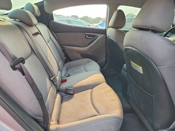 2012 HYUNDAI ELANTRA