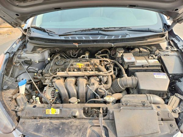 2012 HYUNDAI ELANTRA