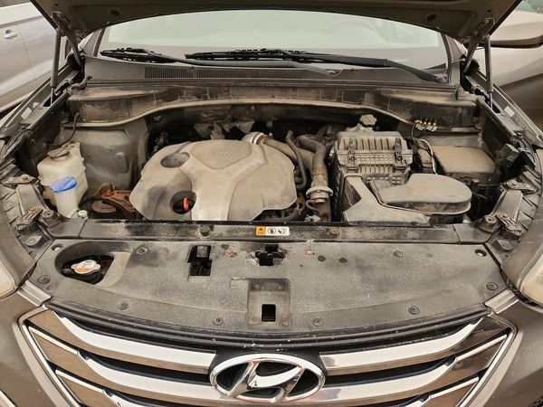 2013 HYUNDAI SANTA FE — Engine bay