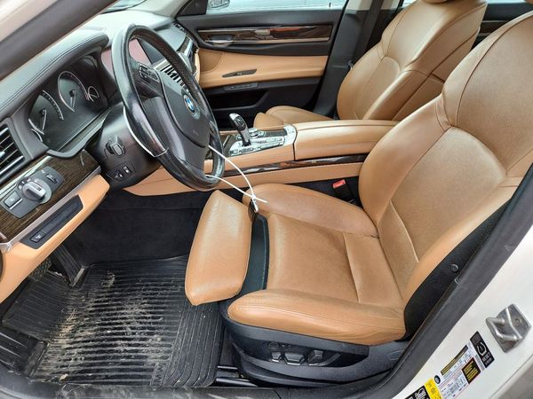 2012 BMW 750 750xi/Alpina B7 xDrive