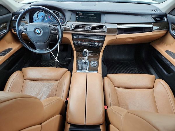 2012 BMW 750 750xi/Alpina B7 xDrive