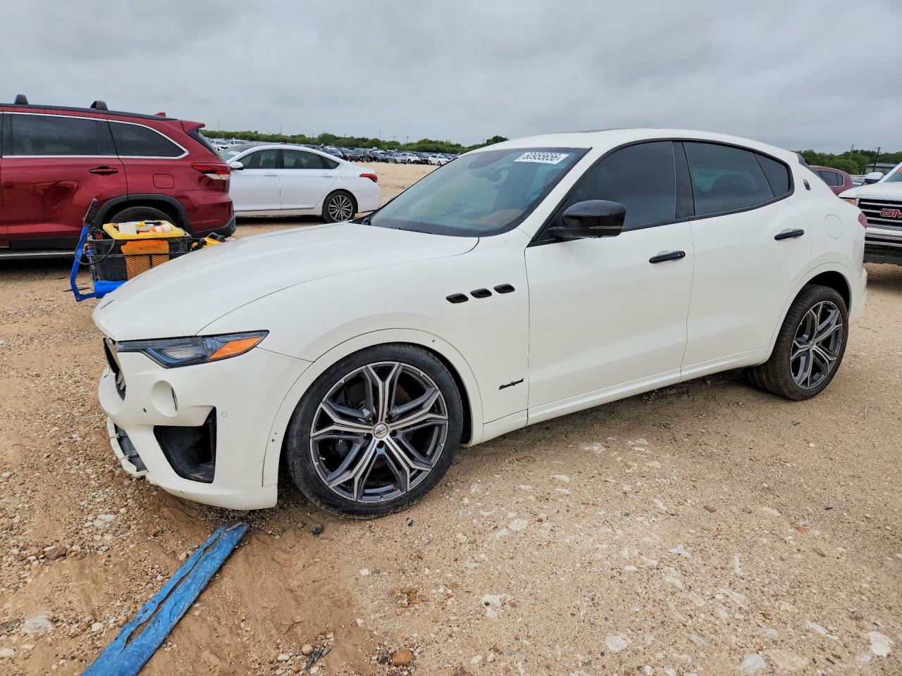2021 MASERATI LEVANTE Base
