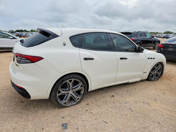 2021 MASERATI LEVANTE Base