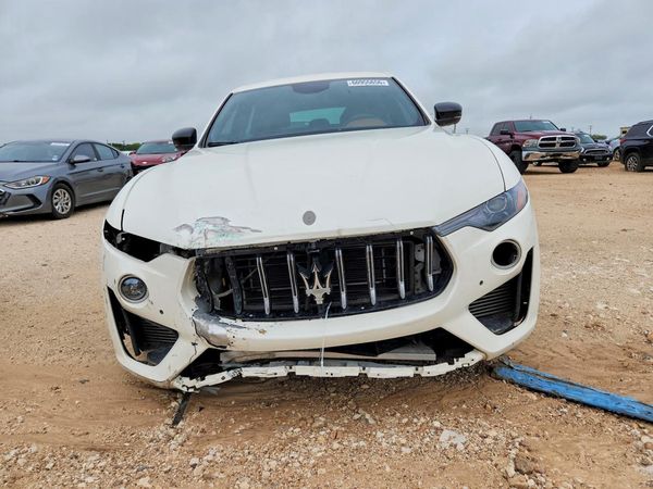 2021 MASERATI LEVANTE Base