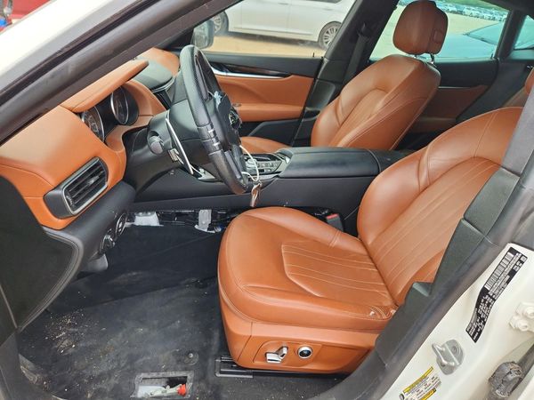 2021 MASERATI LEVANTE Base